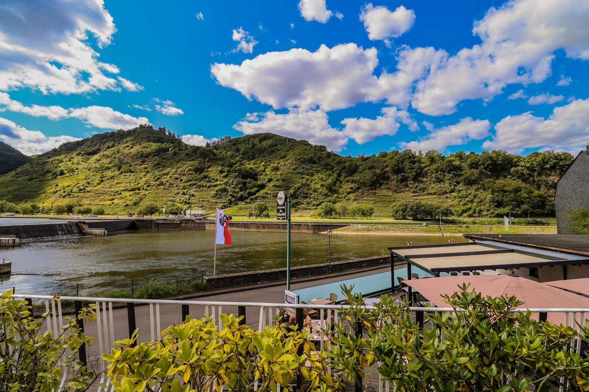 Exklusive Moselidylle: Fewo Mit Traumhaftem Staustufenblick, Netflix, Terrasse Neef Kültér fotó